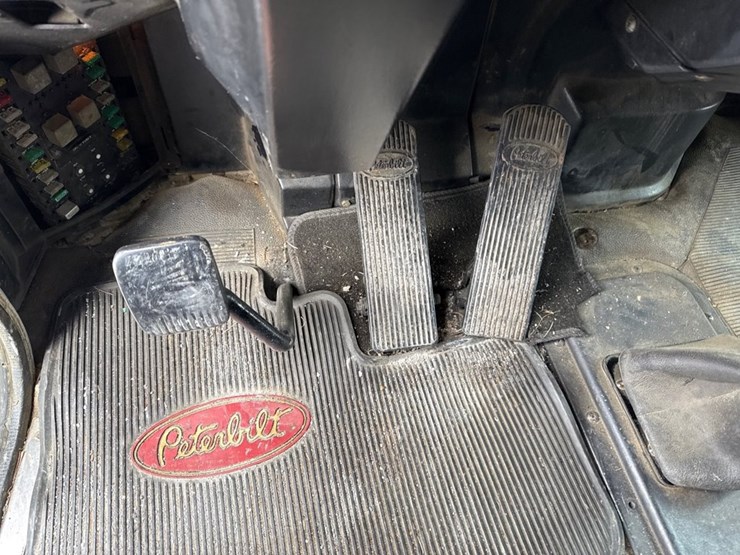 1990-peterbilt-357-image-31