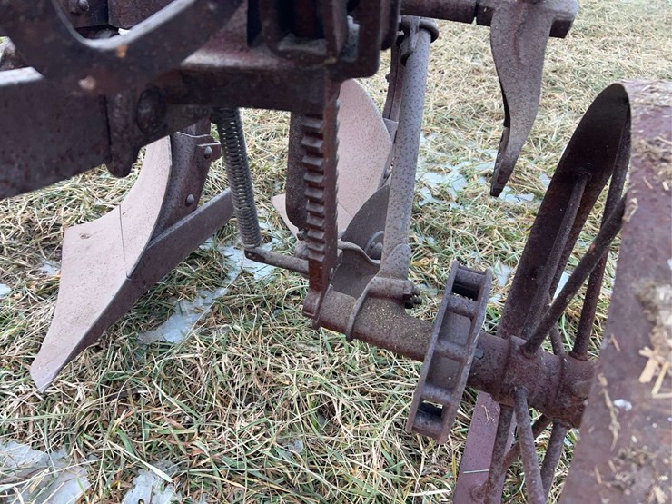 two-bottom-oliver-plow-image-8