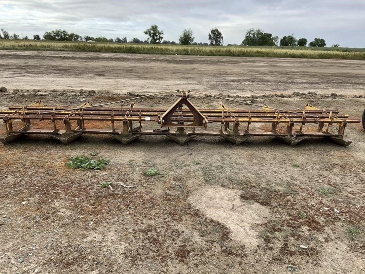 marvin-3-pt-6-row-30"-bed-shaper-image-2