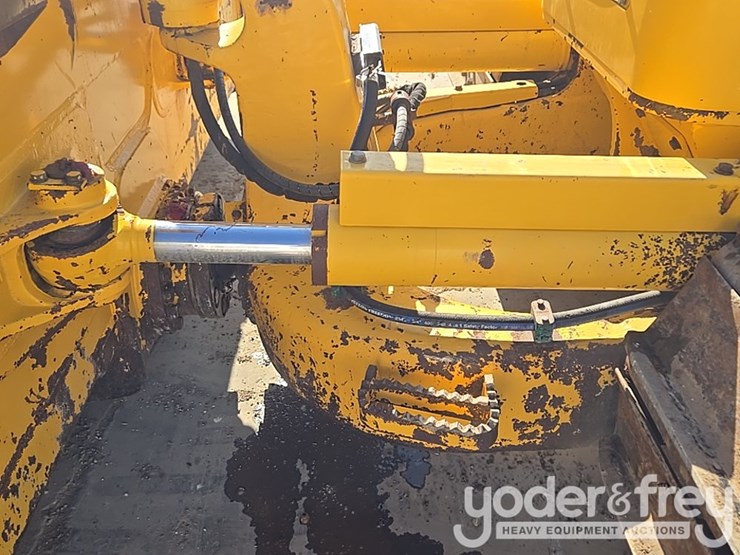 2023-komatsu-d61px-24-image-29