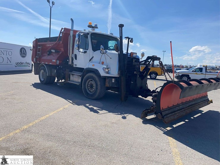 2016-freightliner-108sd-image-8