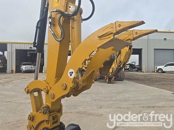 2018-caterpillar-305.5-image-32