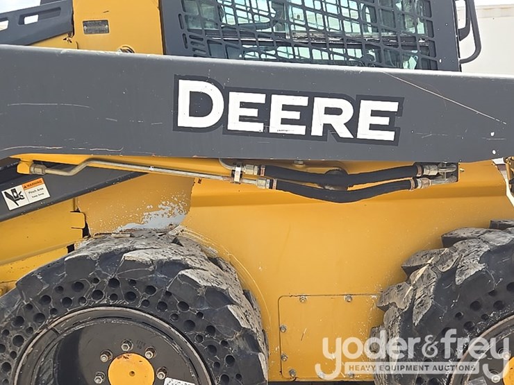 2011-deere-328d-image-24