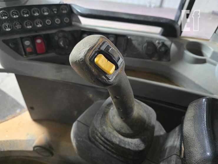 2014-caterpillar-924k-image-19