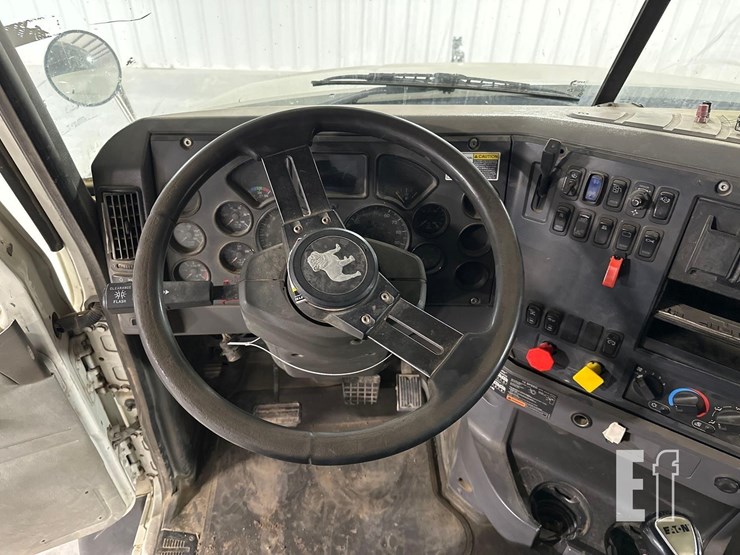 2010-mack-pinnacle-cxu613-image-14