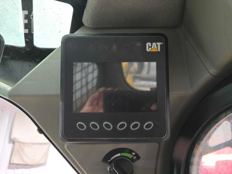 2021-caterpillar-289d3-image-21