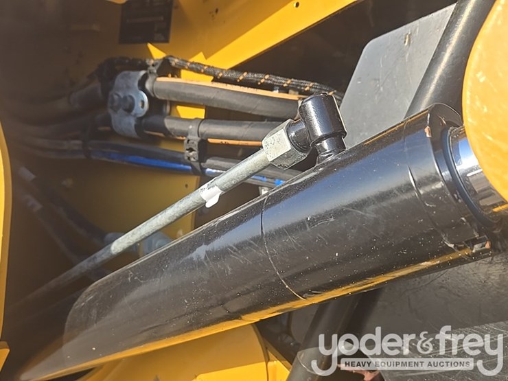 2021-caterpillar-289d3-image-38