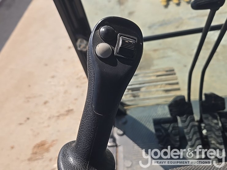 2019-caterpillar-336-image-95