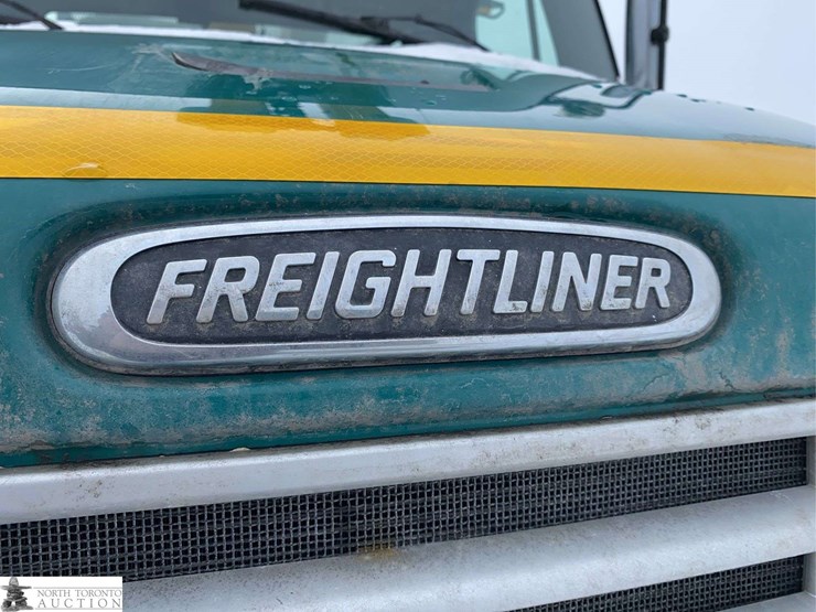 2011-freightliner-m2-106-image-46