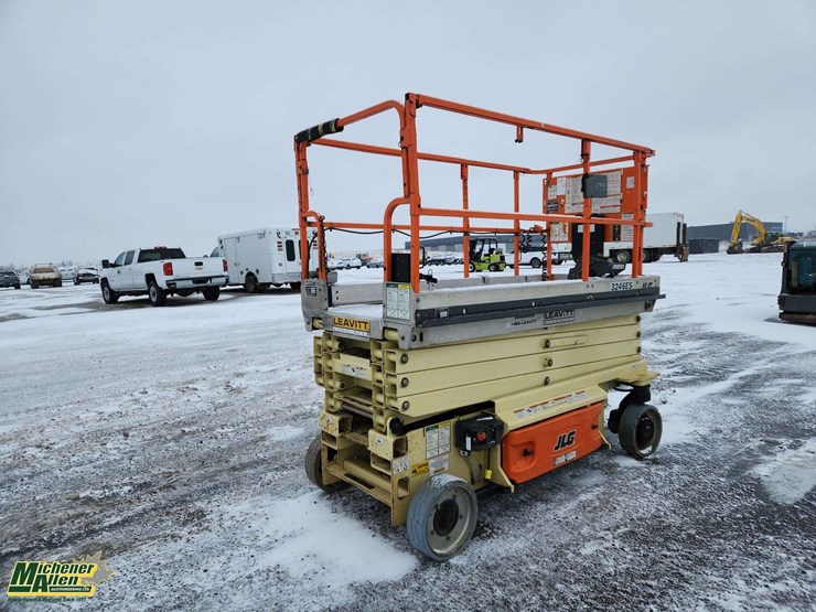 2014-jlg-3246es-image-5