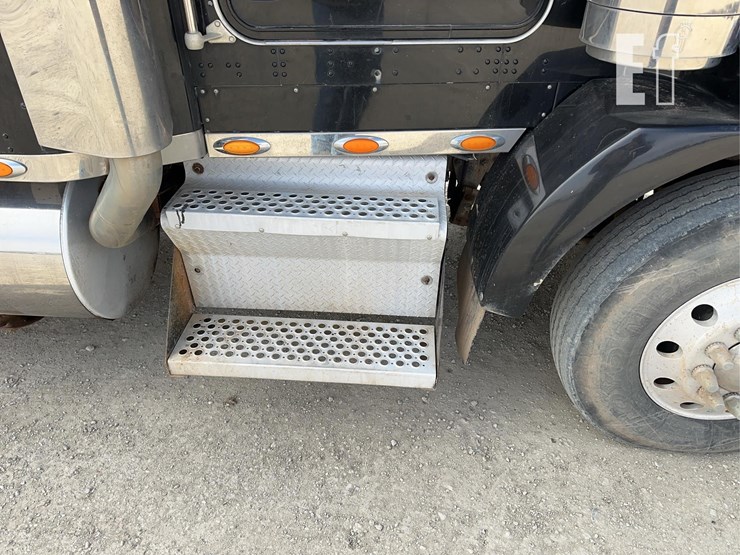 2005-kenworth-t800-image-32