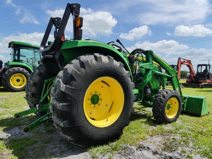 2019-john-deere-4044m-image-3