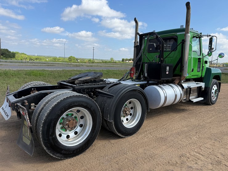 2019-mack-pinnacle-image-5