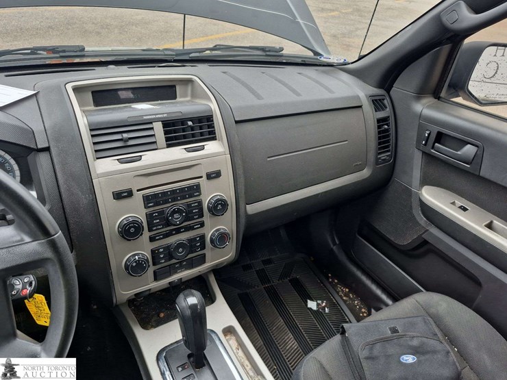 2010-ford-escape-image-13