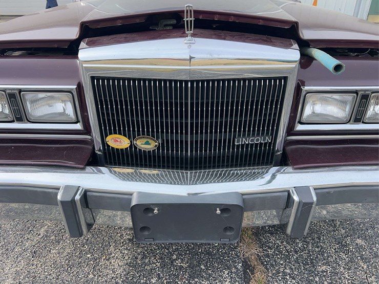 1989-lincoln-town-car-image-10