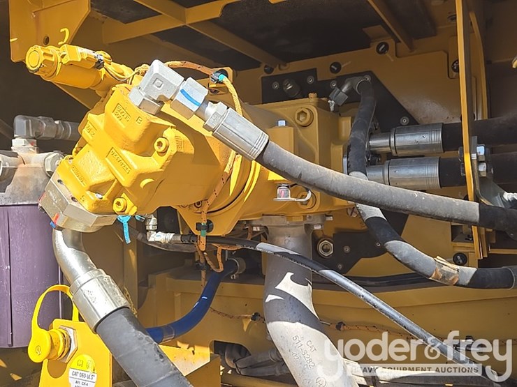 2019-caterpillar-336-image-57