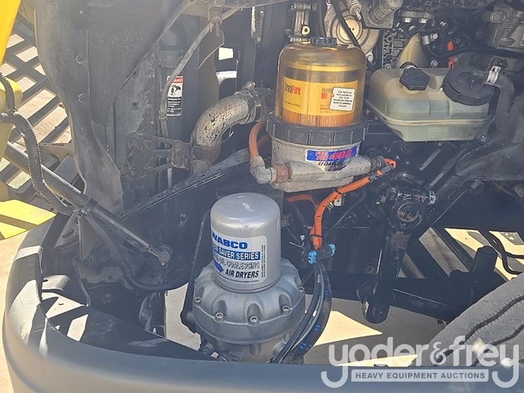 2014-freightliner-cascadia-113-image-66