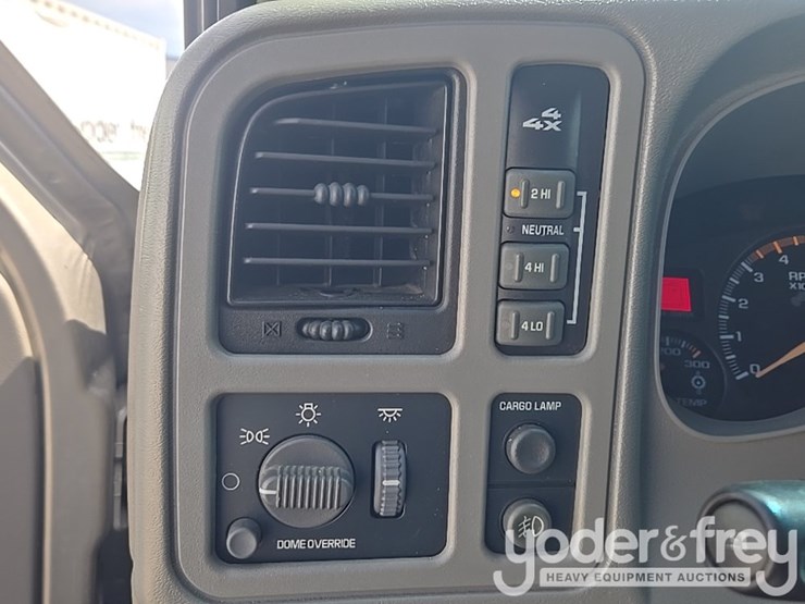 2002-chevrolet-silverado-2500hd-image-93