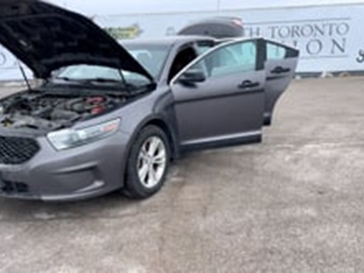 2015-ford-taurus-image-9