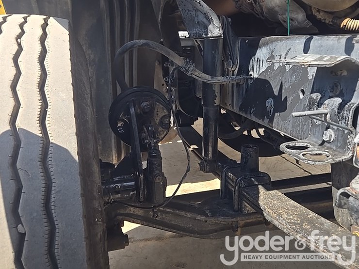 2014-freightliner-cascadia-113-image-85