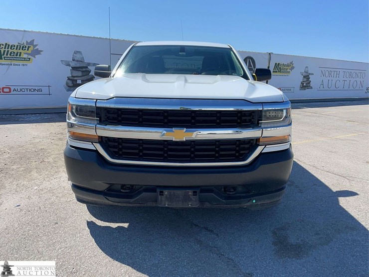 2017-chevrolet-silverado-1500-image-2