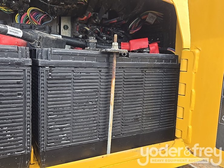 2021-caterpillar-d1-image-45