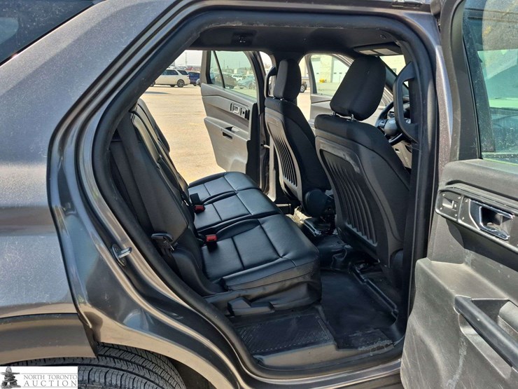 2020-ford-explorer-image-26