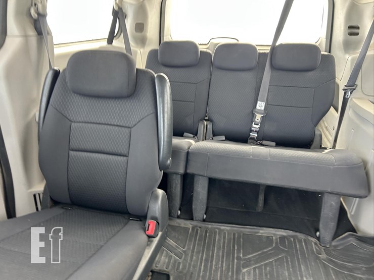 2010-dodge-grand-caravan-sxt-image-16