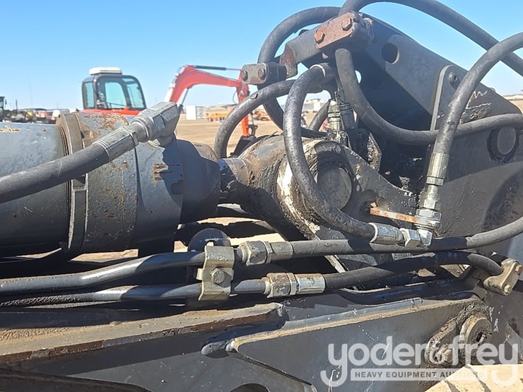 2010-deere-310sj-image-49