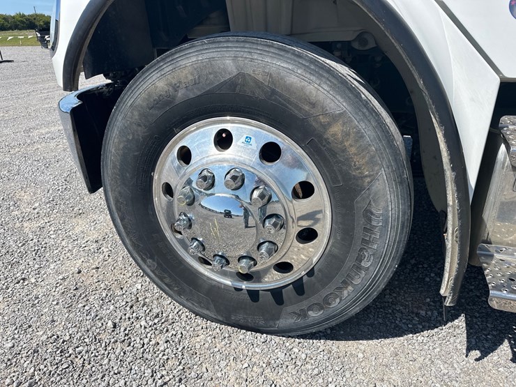 2020-freightliner-108sd-image-9