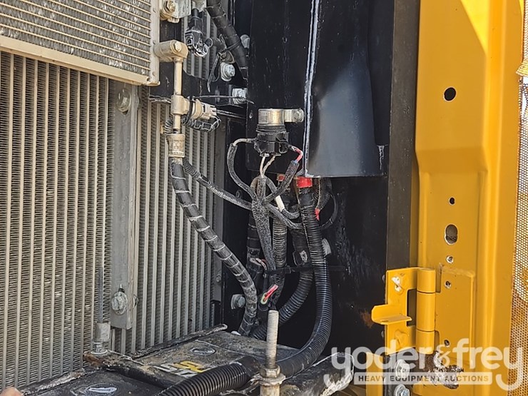 2017-deere-210g-lc-image-55