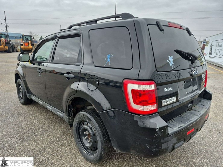 2010-ford-escape-image-7