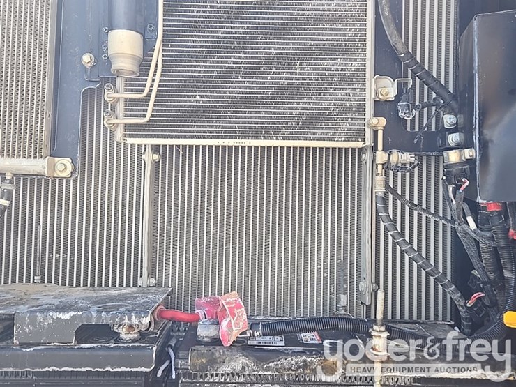 2017-deere-210g-lc-image-48