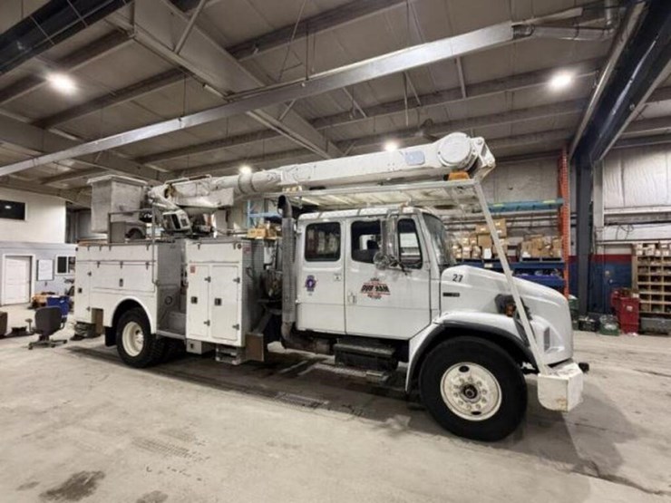 2004-freightliner-fl80-image-1