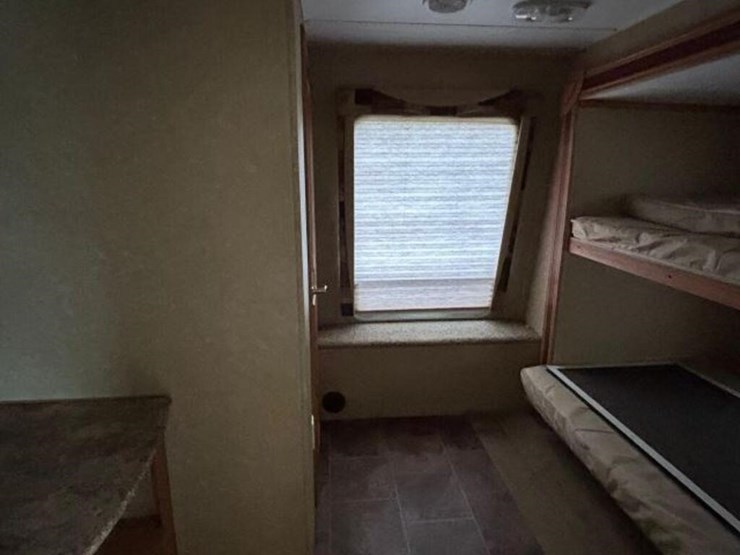 2010-gulf-stream-innsbruck-supreme-lodge-40tbs-t/a-image-51