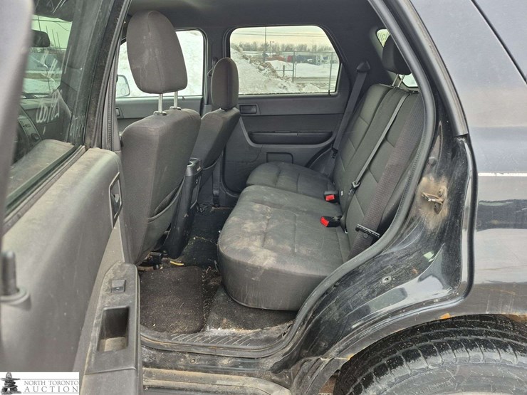 2011-ford-escape-xlt-image-15