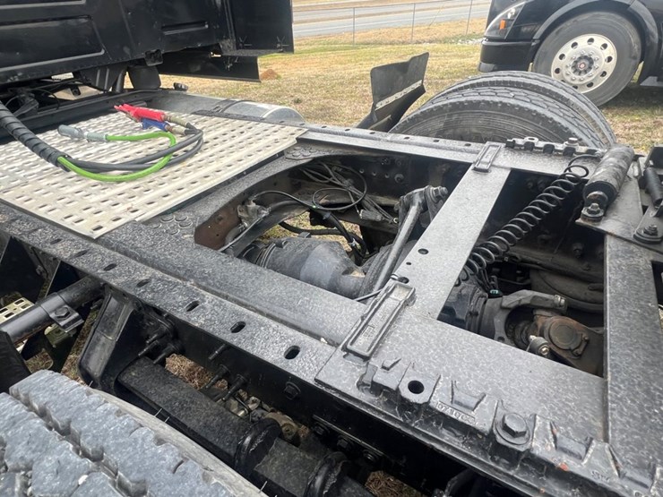 #31955-•-2012-volvo-vnl-tandem-axle-truck-tractor-image-14