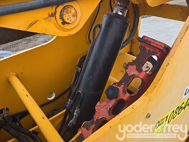 2018-jcb-512-56-image-40