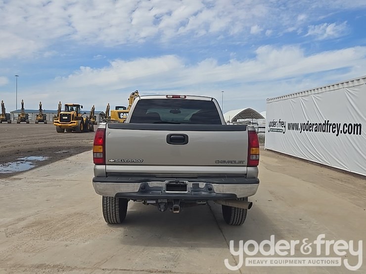 2002-chevrolet-silverado-2500hd-image-4