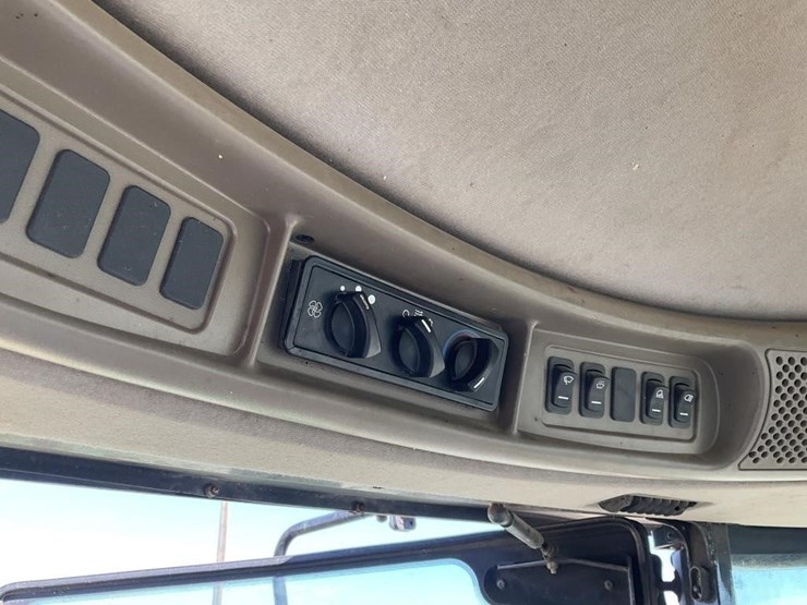 case-ih-wdx1202-image-31