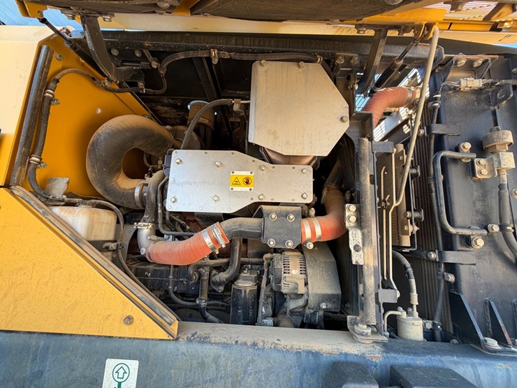 2016-komatsu-wa320-7-image-6