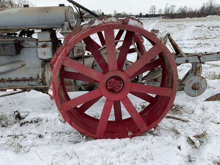 fordson-with-mounted-plow-image-15