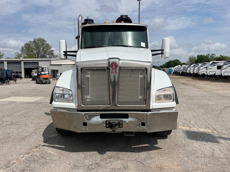 2020-kenworth-t880-image-2