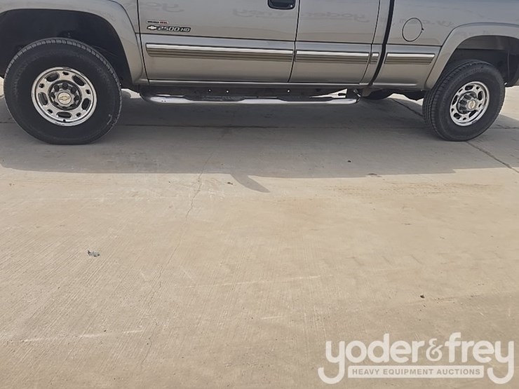 2002-chevrolet-silverado-2500hd-image-9