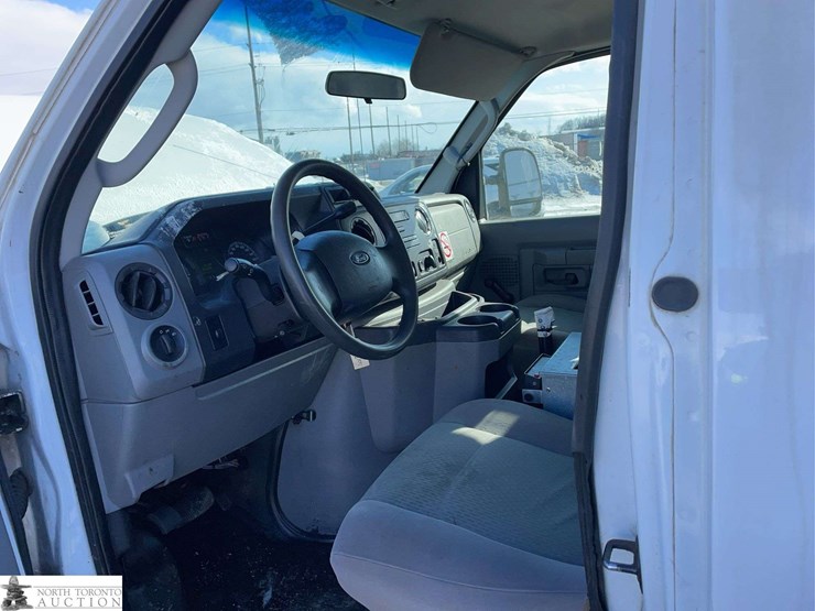 2011-ford-cargo-image-10