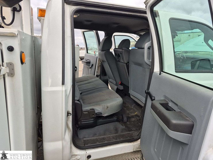 2011-ford-f550-image-37