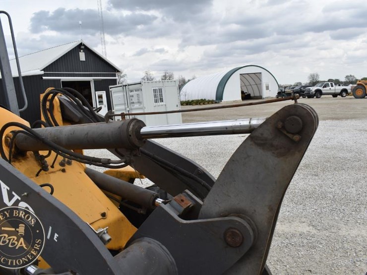 2015-volvo-l30g-image-13