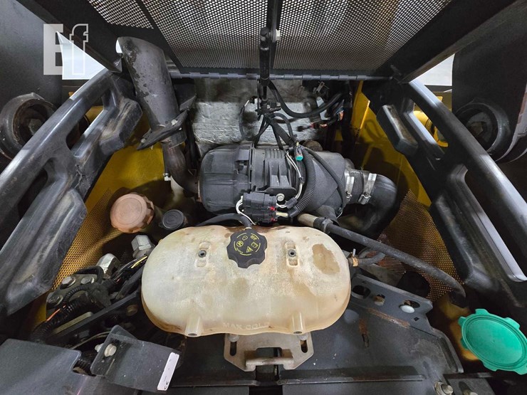 2014-deere-323e-image-19