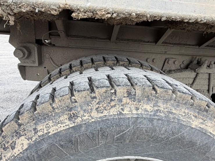 #31720-•-1999-volvo-tri-axle-dump-truck-image-14