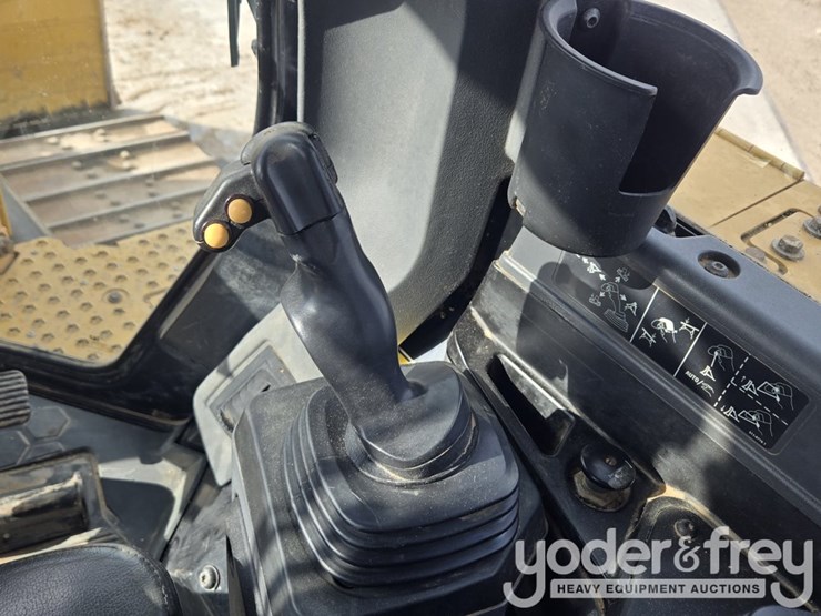 2019-caterpillar-d6-lgp-image-75